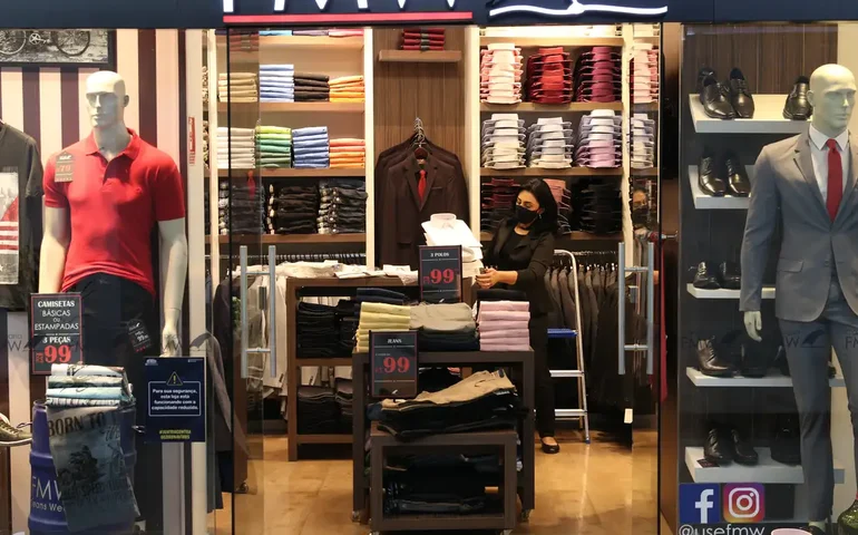 Entenda os direitos do consumidor para trocas de presentes de Natal