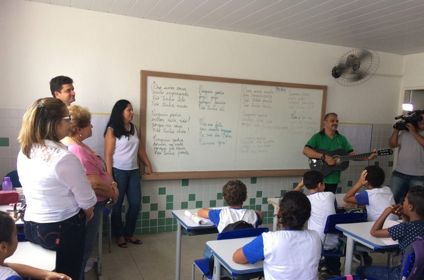Rui Palmeira vistoria obras na Escola Natalina Costa Cavalcante
