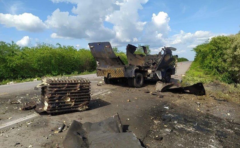 Criminosos explodem carro-forte no Agreste de Pernambuco