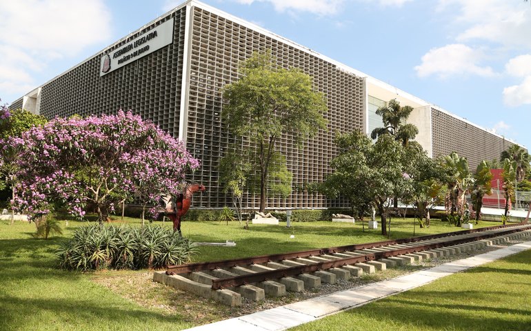 Projeto de lei que permite levar comida e bebida a eventos é aprovado pela Alesp