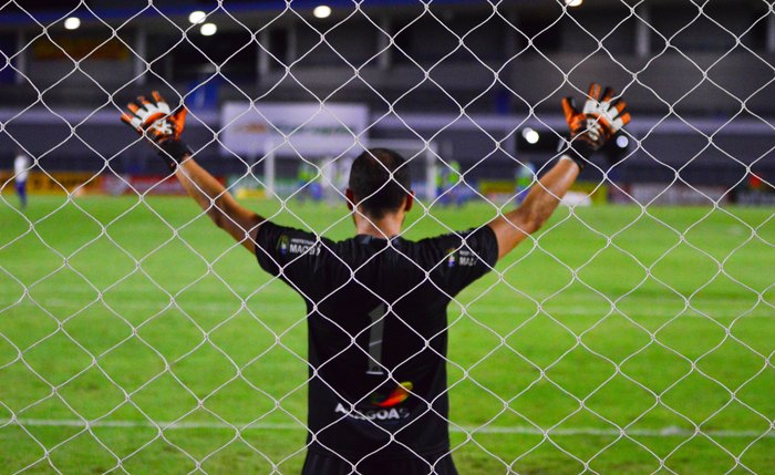 Victor Souza durante partida contra o CSA na sexta rodada do Alagoano