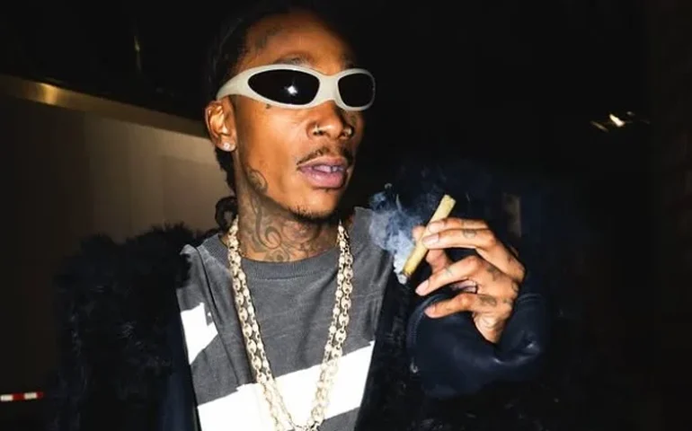 Wiz Khalifa é condenado a nove meses de prisão na Romênia por fumar maconha em festival