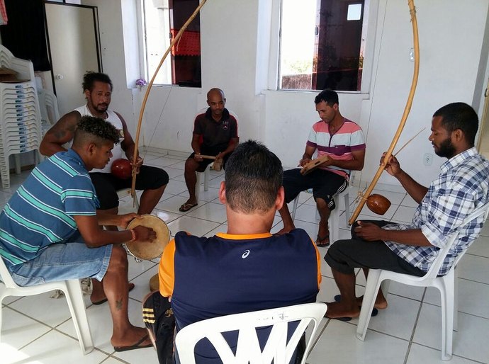 População de rua tem aulas de capoeira no Centro POP