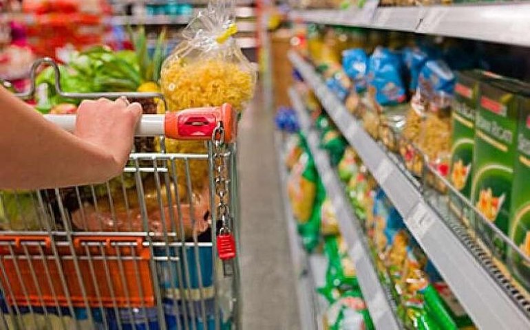 Inflação da cesta básica sobe quase 27% em 12 meses, mais que o dobro do IPCA