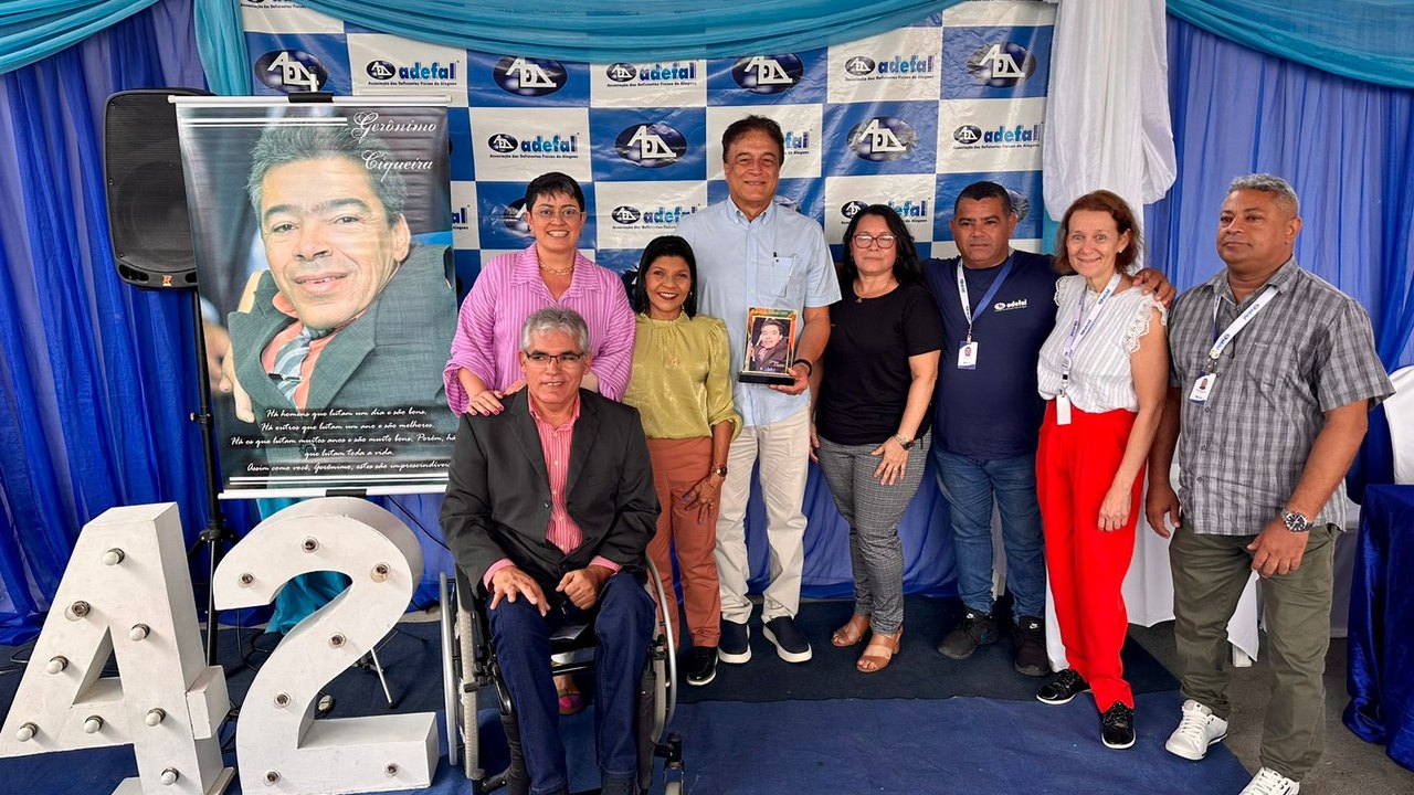 Adefal 42 anos: deputado Galba Novaes é homenageado com troféu Guerreiro da Inclusão Gerônimo Ciqueira
