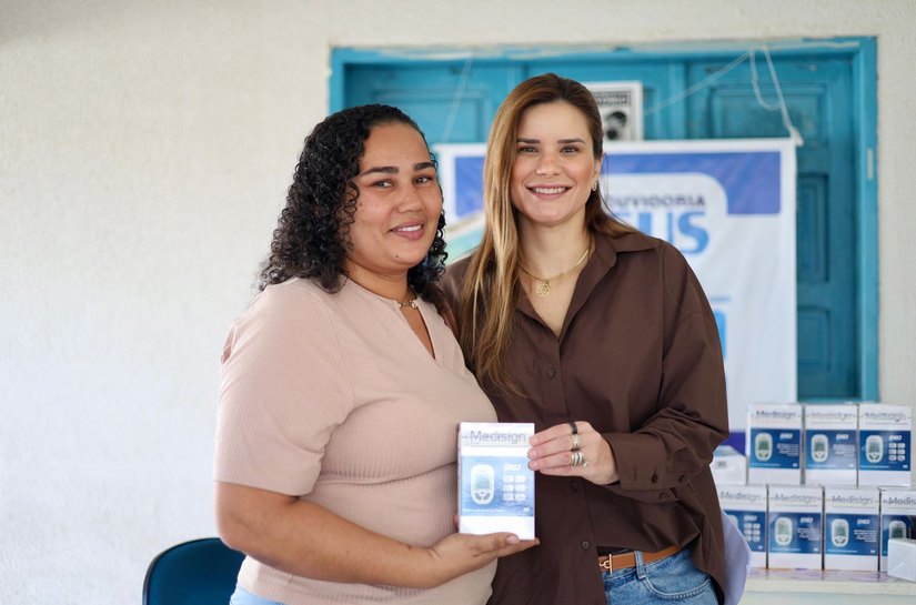 Prefeita Ceci participa da entrega de aparelhos de glicemia na UBS Santa Inês