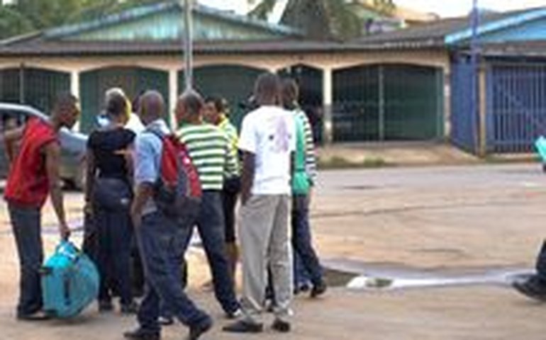 Governo do Acre fecha abrigo de haitianos em Brasileia