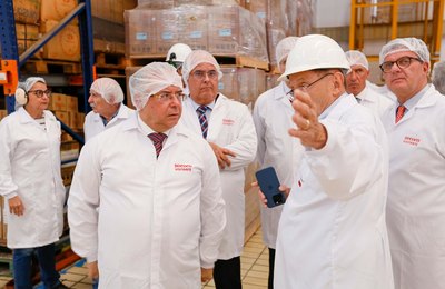 Presidente do TJAL e desembargador Fábio Ferrario conhecem fábrica da Sococo