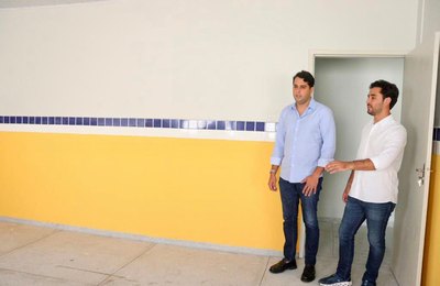 Prefeito e secretário de Santana do Mundaú vistoriam reta final das obras da Creche Vivendo a Infância