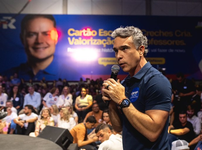 Em debate sobre educação, Rafael Brito propõe nova bolsa para estudantes a Renan Filho