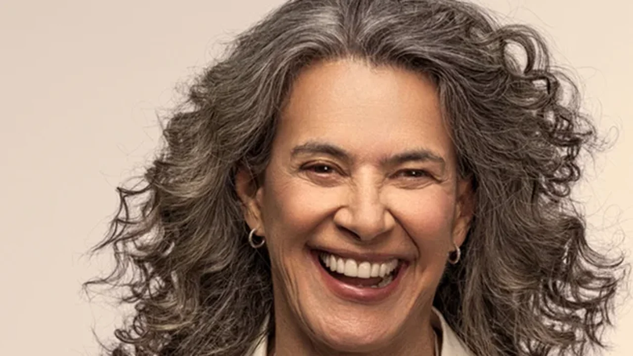 Simone estreia nova turnê 'Que Mulher é Essa?!' em agosto com direção de Ana Frango Elétrico
