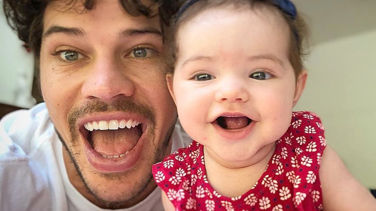 José Loreto aparece cantando com filha: ‘a felicidade é simples’