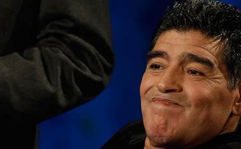 Maradona chama zagueiros do Brasil de &#8216;fenômenos&#8217; e diz que espera mais de Neymar