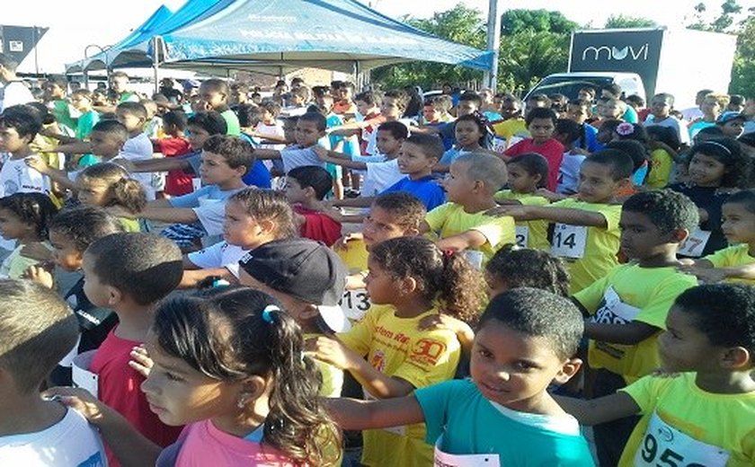 Projeto Maratoninha de Base leva lazer a crianças no Complexo Benedito Bentes