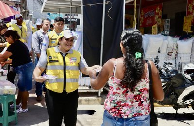Ronda no Bairro participa de panfletagem sobre violência a idosos