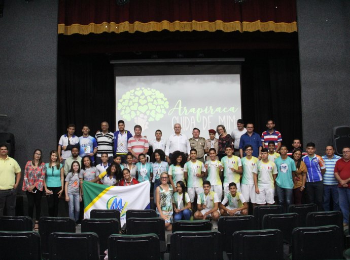 Estudantes arapiraquenses destaque no JEAL são homenageados
