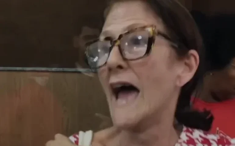 Professores se revoltam contra Câmara de Nossa Senhora do Socorro após aprovação de projeto que retira direitos da categoria