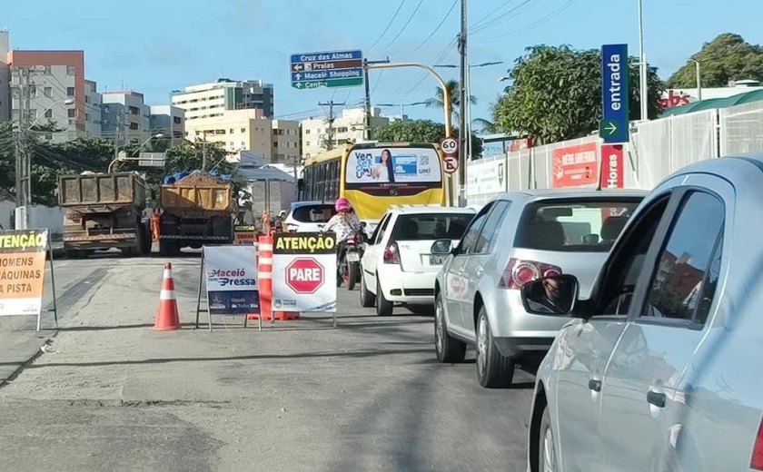 Prefeitura de Maceió notifica empresa por caos causado no trânsito da avenida Gustavo Paiva