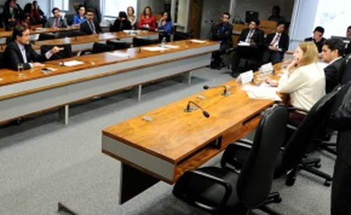 CPI da Espionagem deve ouvir jornalista na próxima semana CPI da Espionagem deve ouvir jornalista na próxima semana