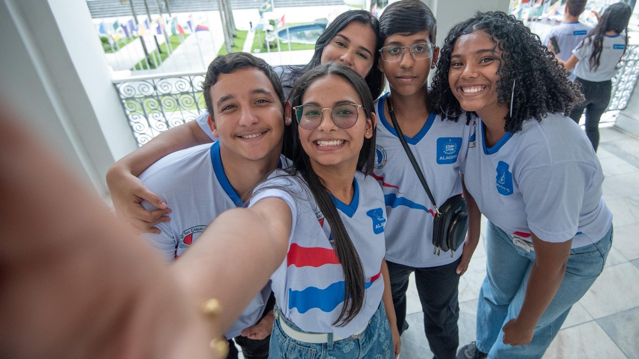 Seduc reforça necessidade de estudante fazer chave pix para recebimento do benefício do Cartão Escola 10