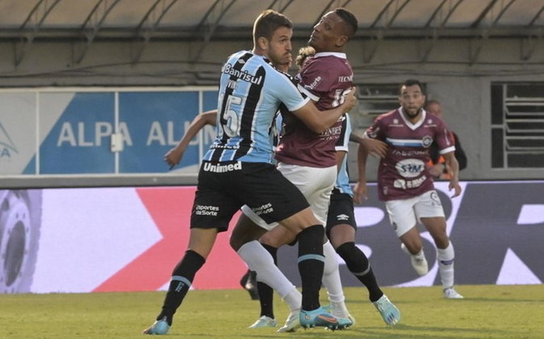 Com um a mais, Grêmio empata com Caxias na primeira decisão do Campeonato Gaúcho