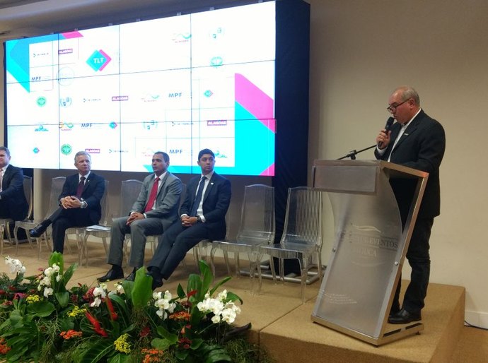 Lisboa destaca esforço dos prefeitos para melhorar transporte escolar