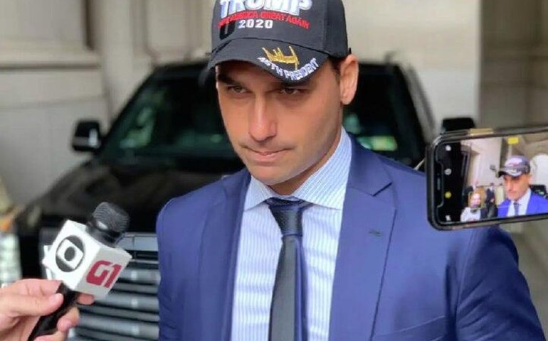 PF afasta Eduardo Bolsonaro do cargo de escrivão durante processo administrativo