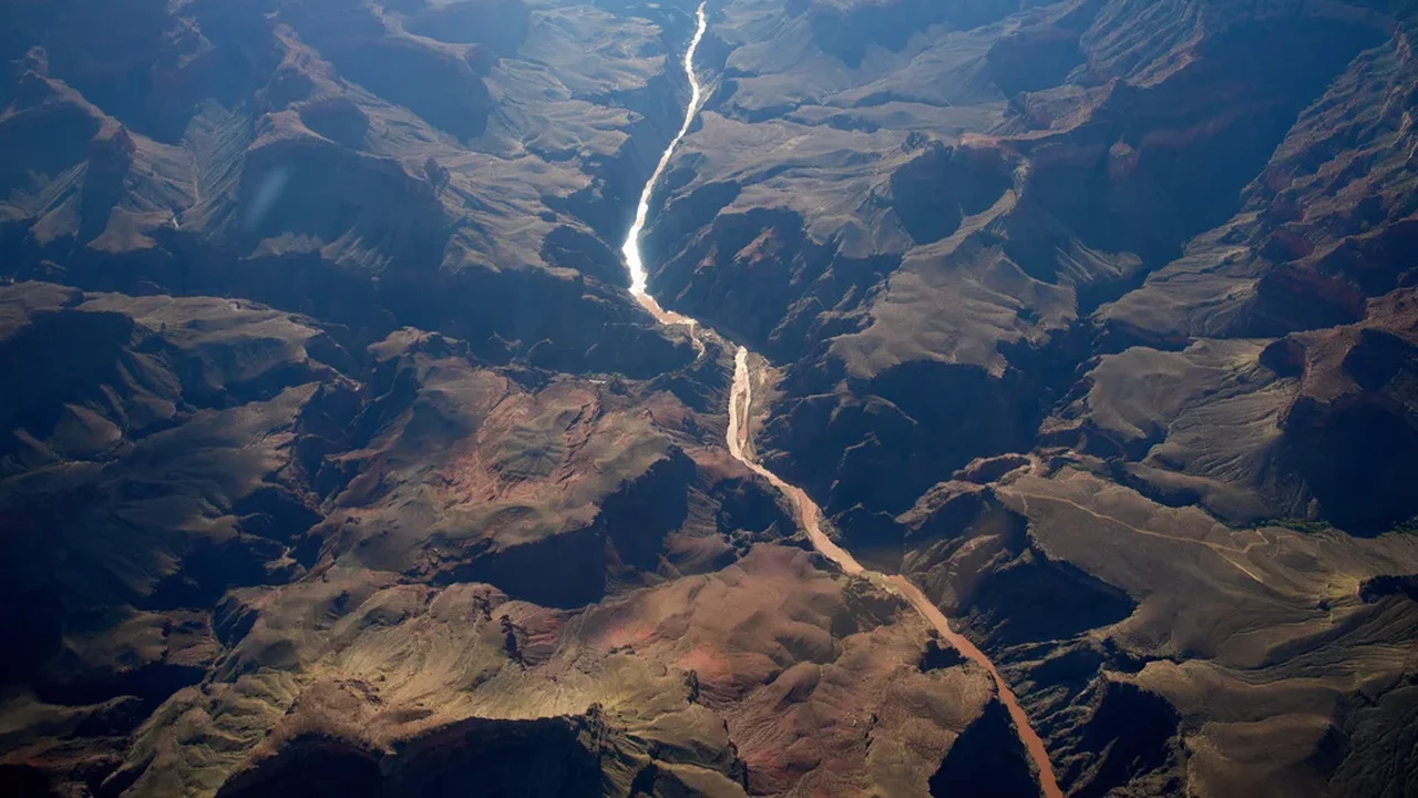 Corpo encontrado no Grand Canyon era de excursionista desaparecido, diz esposa, elevando para 3 o número de mortos pelas enchentes.
