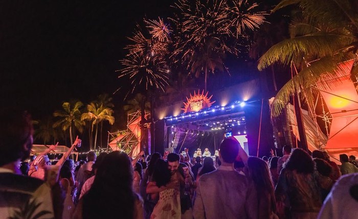 Réveillon NemVem volta à Praia de Riacho Doce com Open Bar Premium