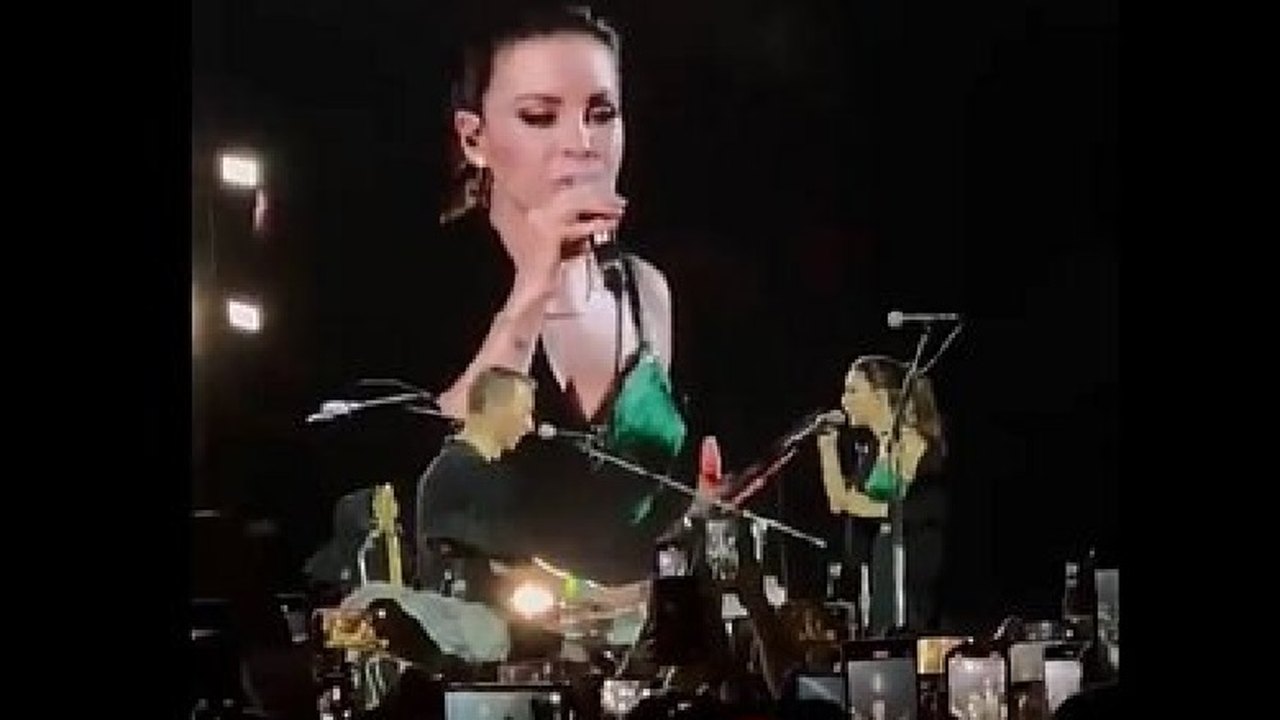 Sandy divide palco com Coldplay em SP e canta sucessos com Chris Martin