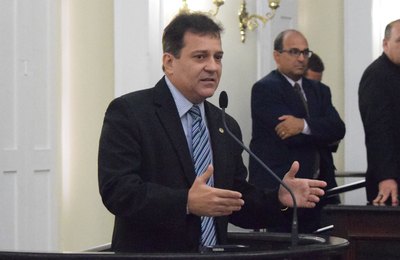 Projeto prevê antecipação do pagamento do 13º salário de servidoras gestantes