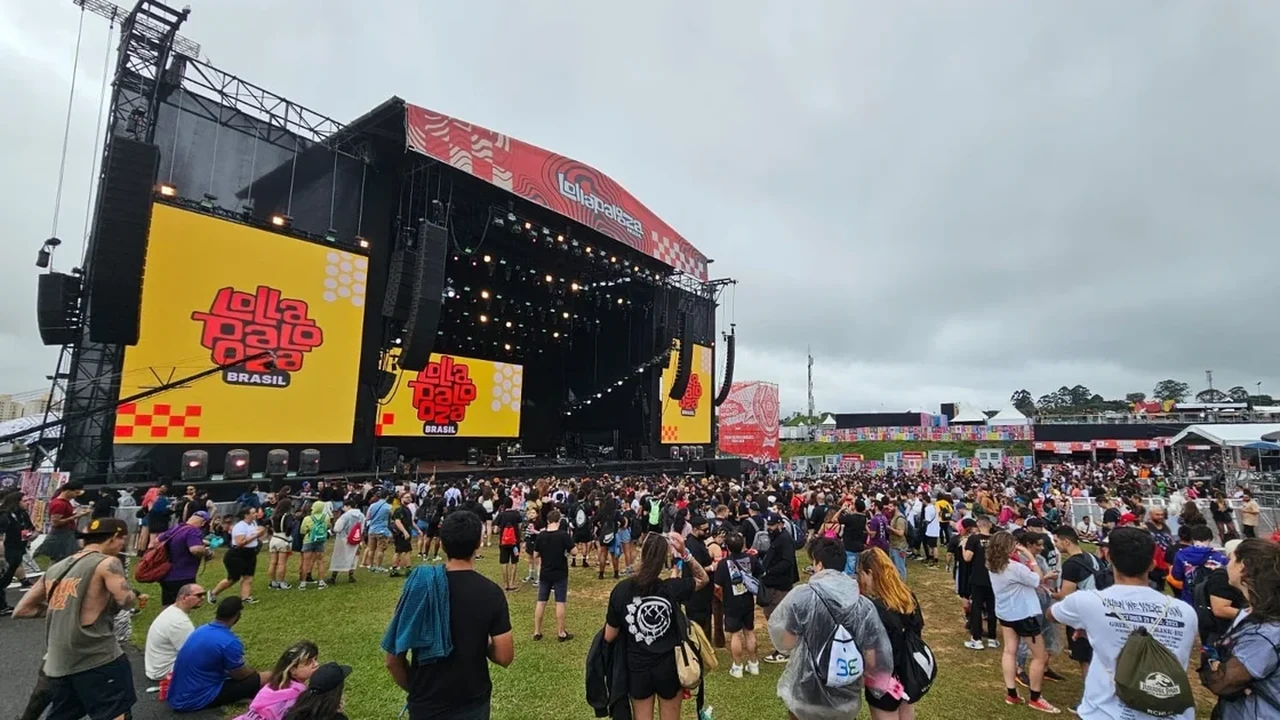 Chapéu de cowboy domina o primeiro dia do Lollapalooza Brasil