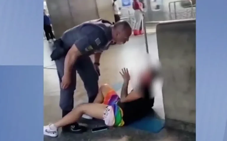 Policial agride mulher em estação de metrô em São Paulo