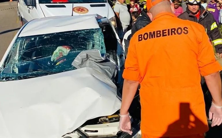 Colisão entre carro e caminhão deixa um morto na AL 220, em Jaramataia