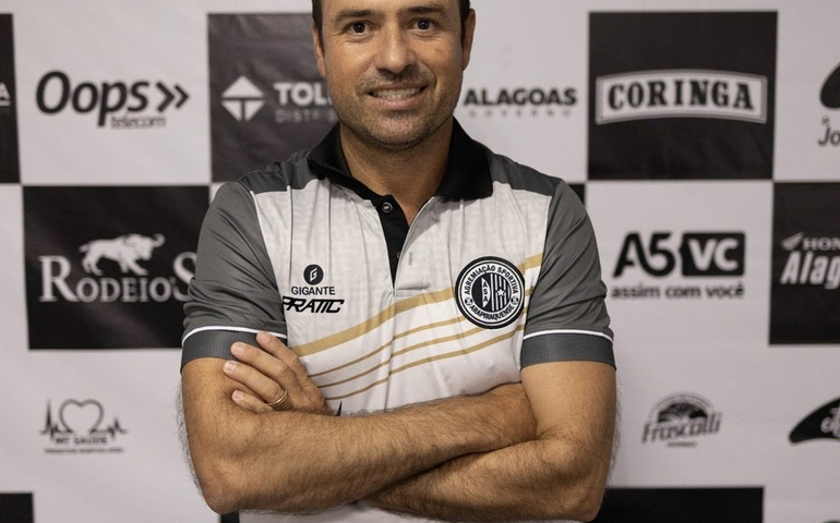 Sidney Moraes chega para semifinal seguro do grupo que tem