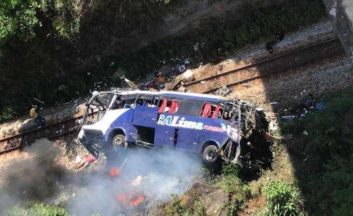 Acidente com ônibus de turismo que levava passageiros de Alagoas