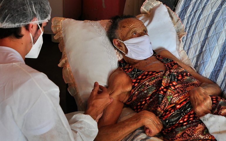 Saúde segue realizando cadastramento de acamados para vacinação contra Covid-19