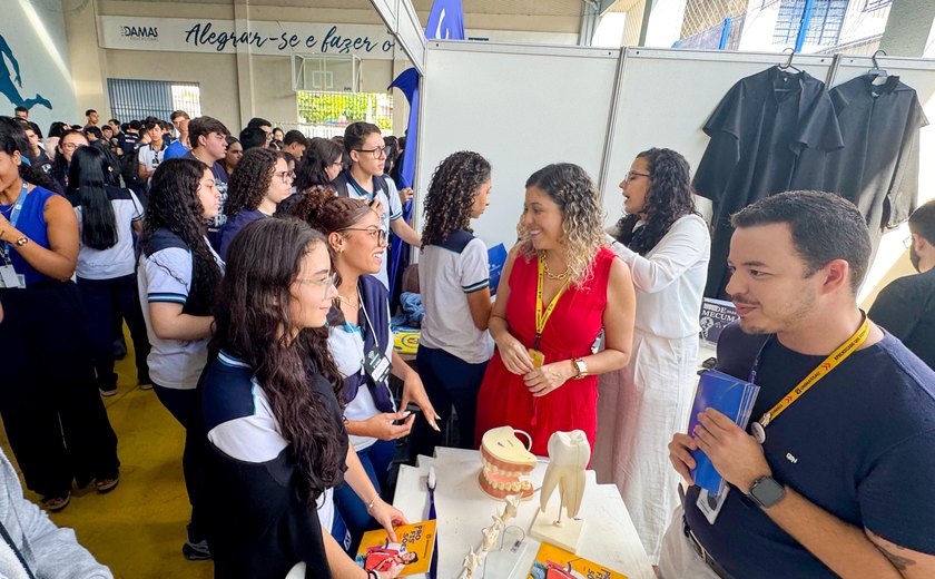 UNINASSAU Maceió orienta estudantes na Jornada das Profissões