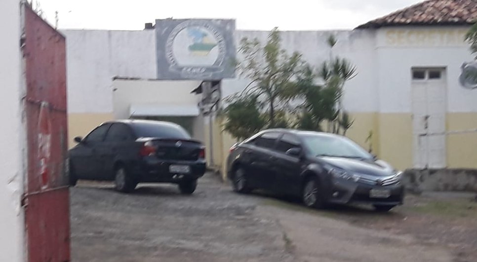George Magalhães coloca tornozeleira
