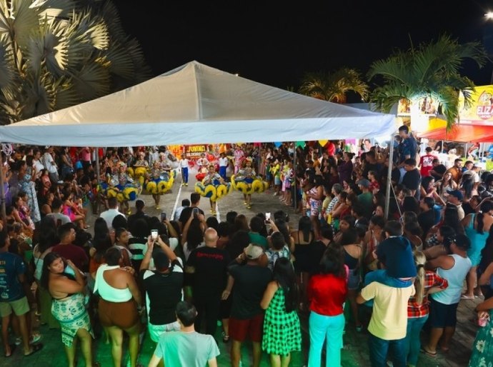 Segunda noite da Caravana do Forró 2026 levou apresentações de quadrilhas juninas e shows de Forró ao Olival Tenório