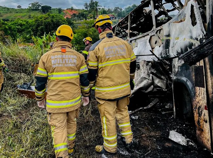 Acidentes com caminhões e ônibus causaram três vezes mais mortes que veículos pequenos em 2024