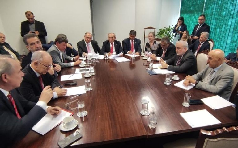 Gabinete de transição de Lula tem maioria de homem, branco, petista e paulista