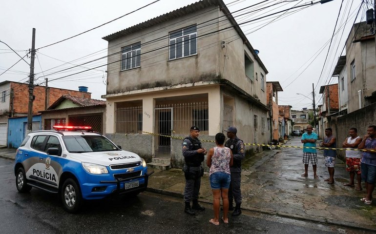 Filha chama a polícia após ver pai matar a mãe dentro de casa em Duque de Caxias
