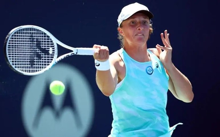 Swiatek estreia bem e Raducanu arrasa outra ex-número 1 do mundo em Cincinnati