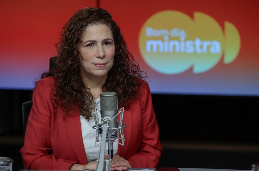 Esther Dweck destaca avanços do governo na transformação do Estado e aborda a reforma administrativa