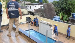 Avaliada em R$ 1 milhão, casa de luxo com piscina e escorregador é demolida na Rocinha