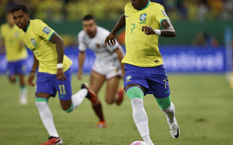 Brasil enfrenta Paraguai em Assunção para provar que pode vencer e convencer nas Eliminatórias
