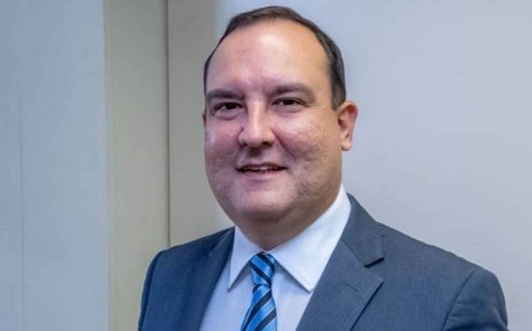 Chefe da Funai oferece ajuda a servidor preso