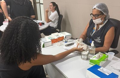DASQV realiza ação de vacinação e testes rápidos no Fórum da Ufal