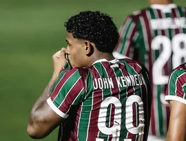 John Kennedy rompe ligamento do joelho e passará por cirurgia